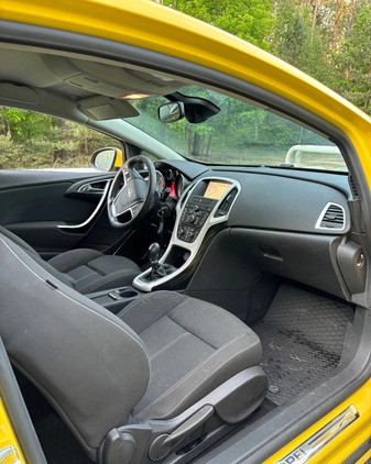 Opel Astra cena 21000 przebieg: 259175, rok produkcji 2012 z Mogilno małe 92